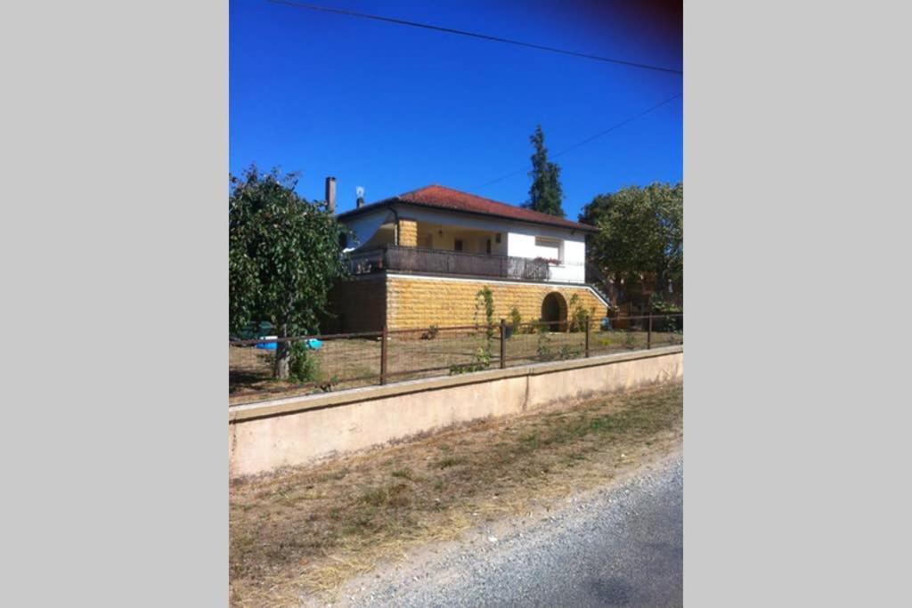 Hippo-Gite Biron  Exterior photo